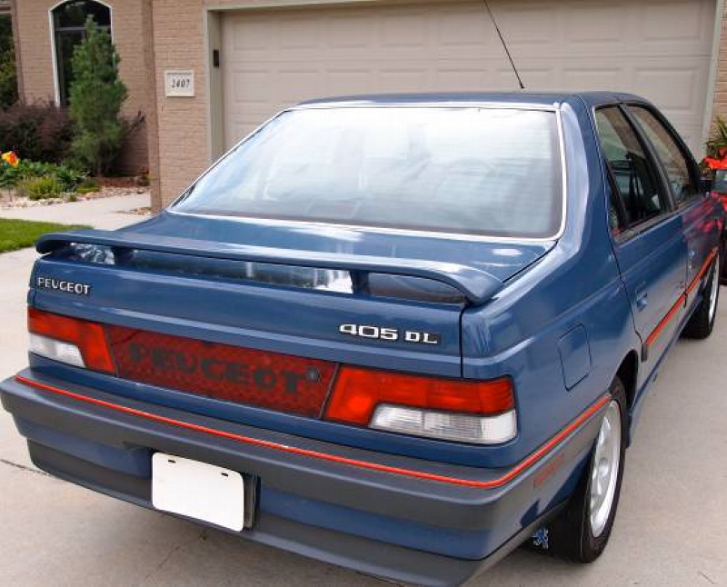 Illustration for article titled For $1,950, This 1989 Peugeot 405 Could Ooh Your La-Las